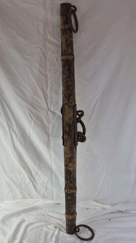 lot 257 image: Vintage Wooden Spreader Bar with Iron Rings