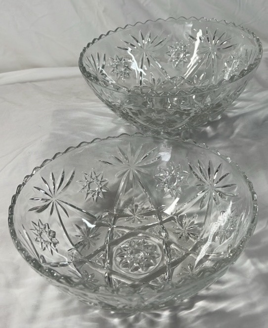 lot 260 image: Vintage Scalloped Cut Glass Bowls