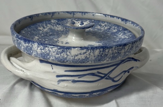 lot 271 image: Vintage Blue and White Spongeware Covered Casserole  Handled