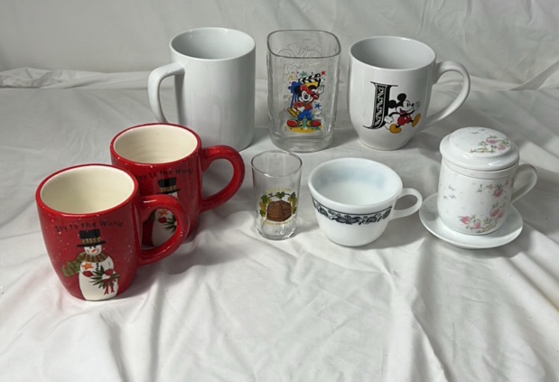 lot 273 image: Vintage Mixed Mugs and Cups Lot