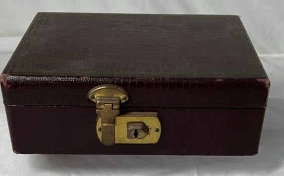 lot 276 image: Vintage Crocodile Embossed Jewelry Box