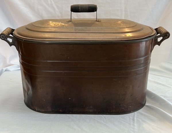 lot 283 image: Vintage Copper Tub with Lid