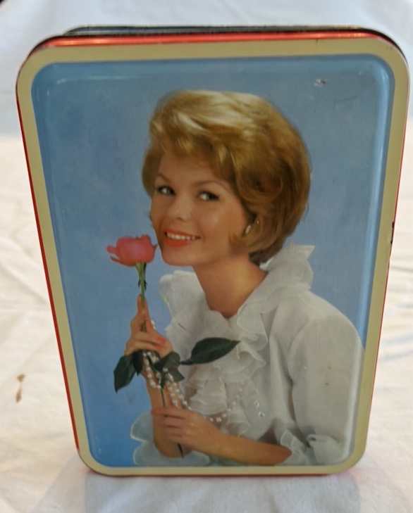 lot 287 image: Vintage Bensons Assorted Candies Tin