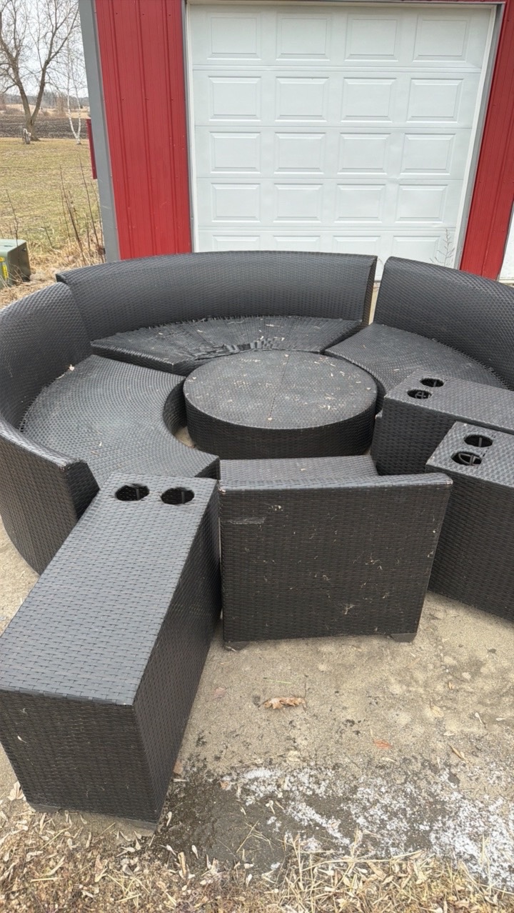 lot 301 image: Patio Sectional Set