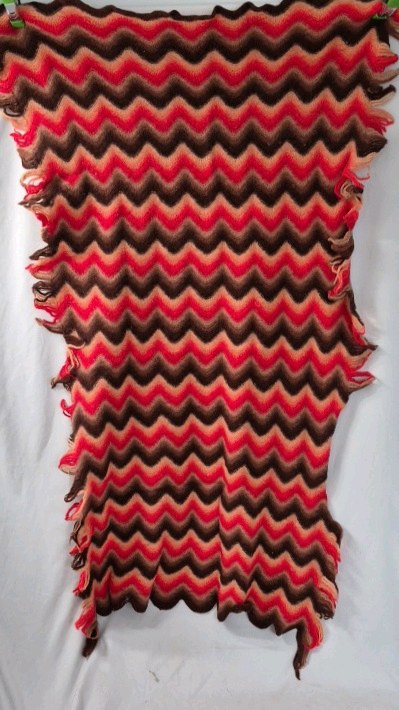 lot 317 image: Chevron Pattern Wool Throw Blanket