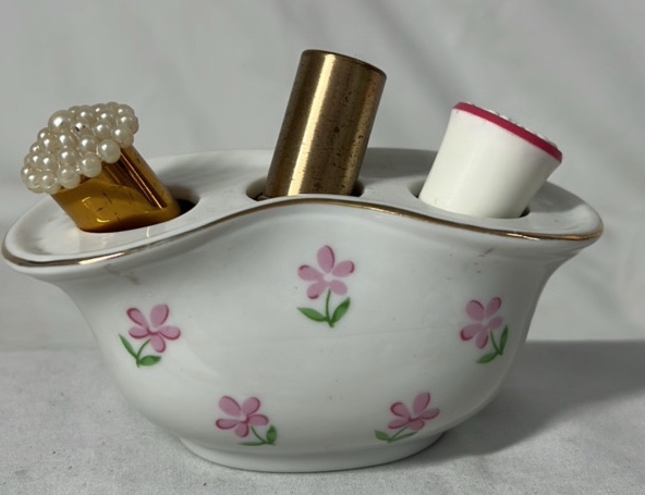 lot 325 image: Ceramic Lipstick Holder with Floral Design