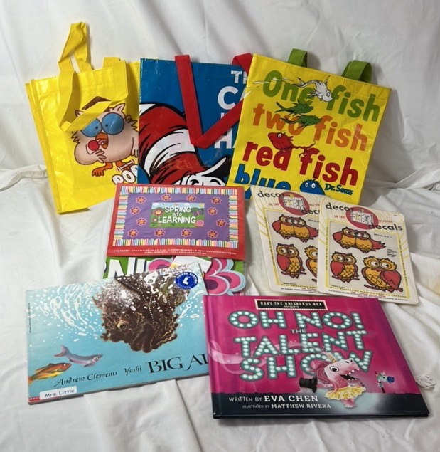 lot 336 image: Childrens Books and Tote Bags Lot
