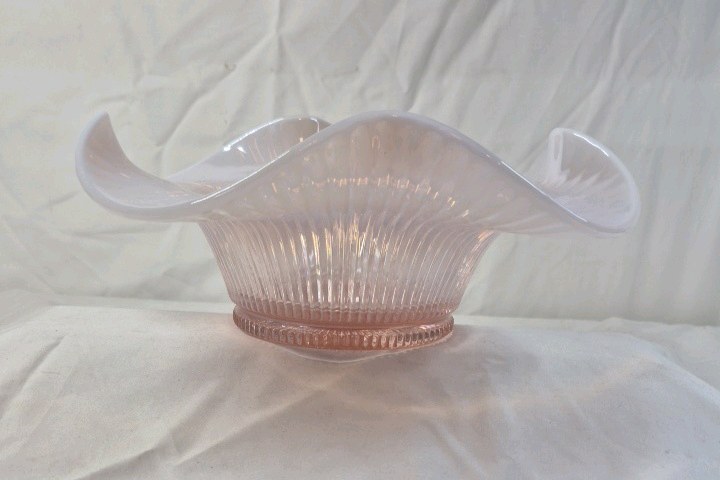 lot 49 image: Fenton Pink Opalescent Glass Bowl  Ruffled Rim with Ribbed Pattern