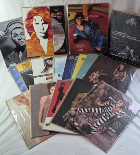 lot 60 image: Vintage Music and Celebrity Magazine Advertisement   1960s-1970s Rock and Glam Collection