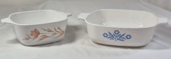 lot 75 image: Vintage Corning Ware Casserole Dishes