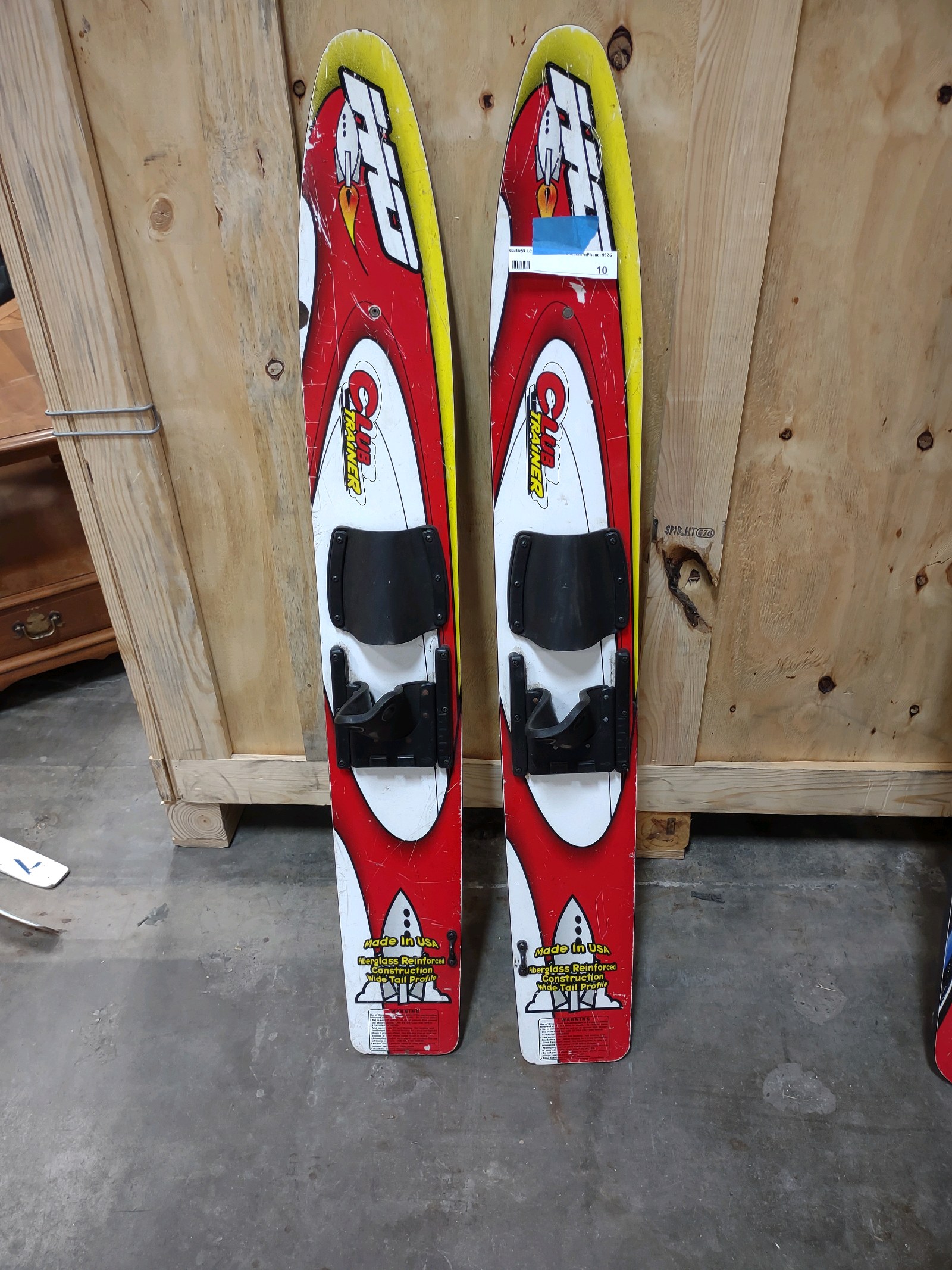 lot 10 image: Water Skis