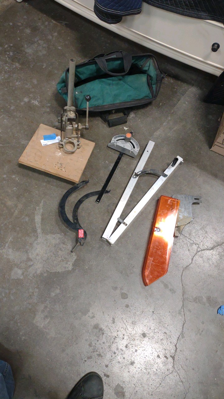 lot 101 image: assorted table saw parts