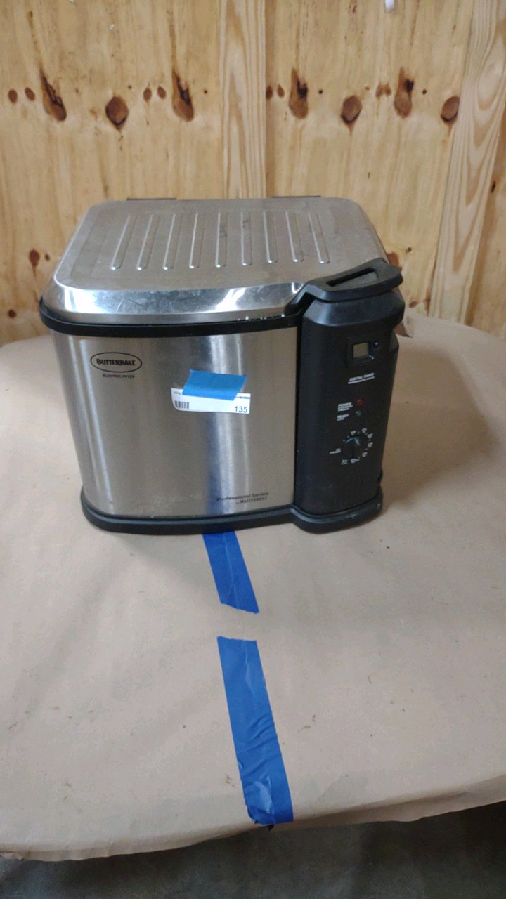 lot 135 image: electric fryer