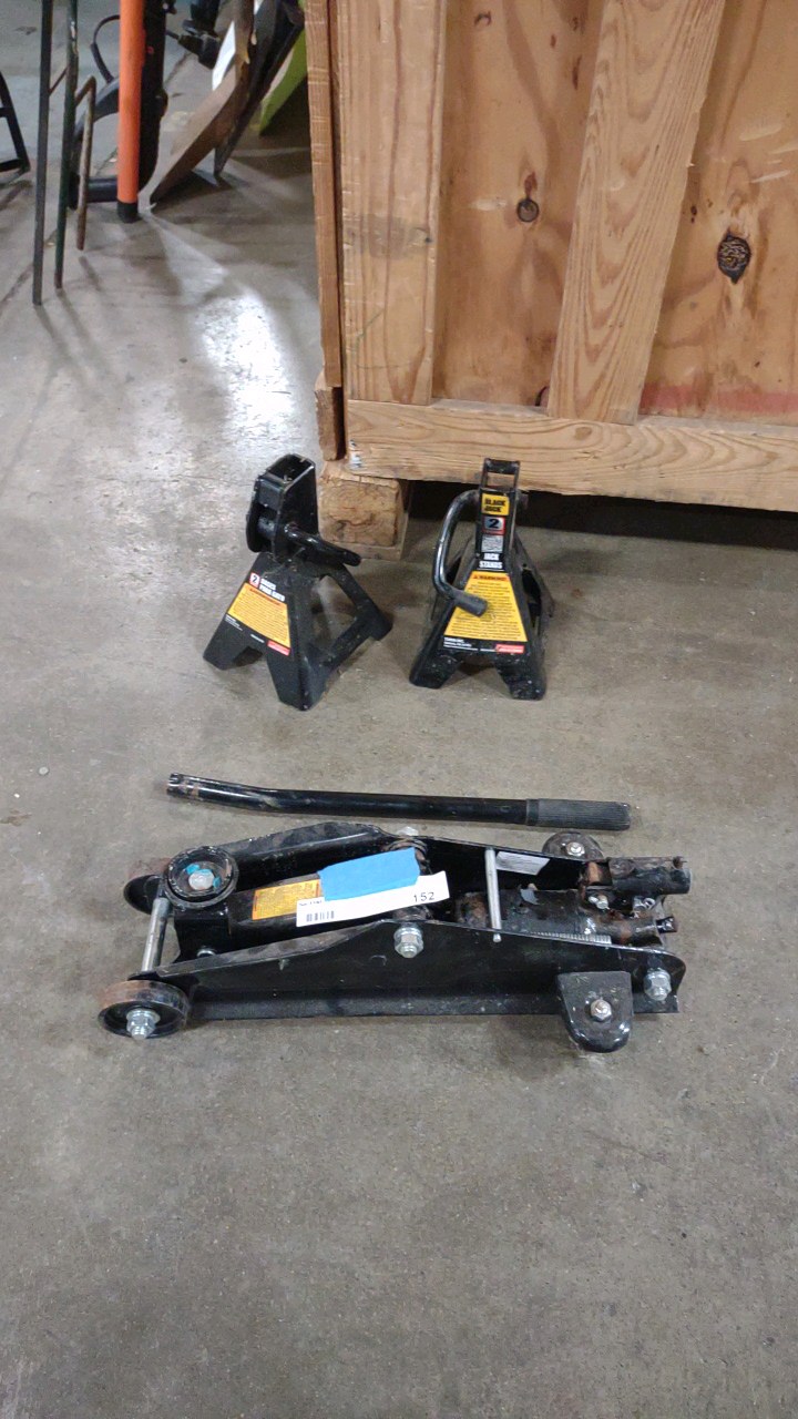 lot 152 image: Jack and stands