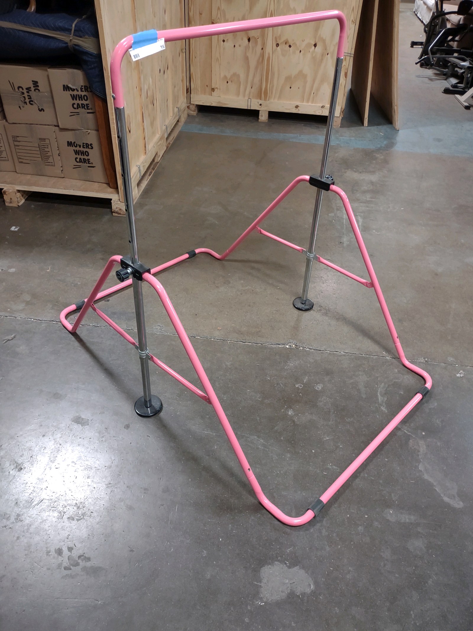 lot 16 image: Horizontal Bar