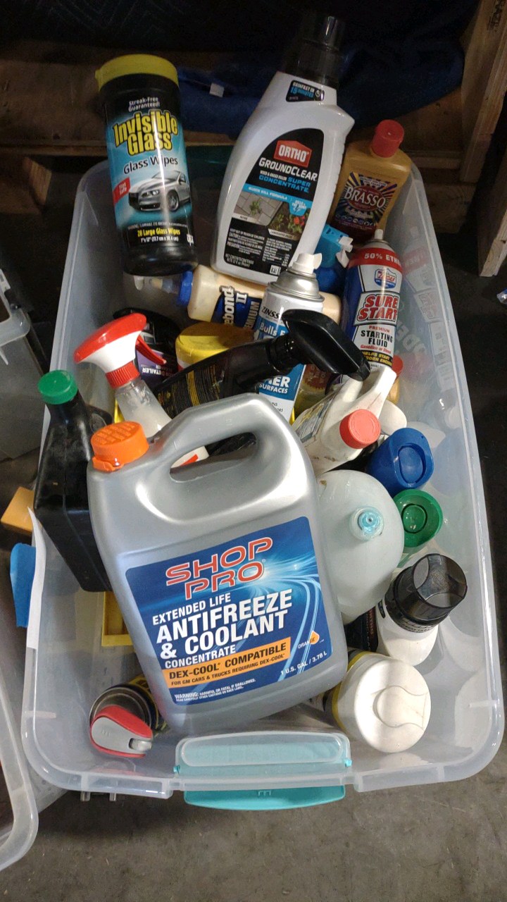 lot 162 image: assorted chemicals