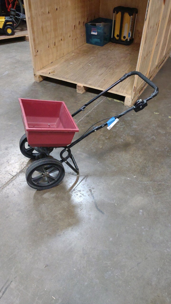 lot 173 image: fertilizer spreader