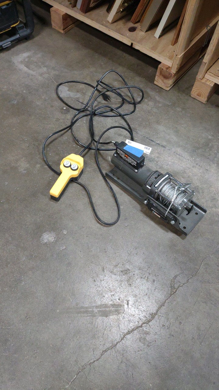 lot 176 image: badland winch