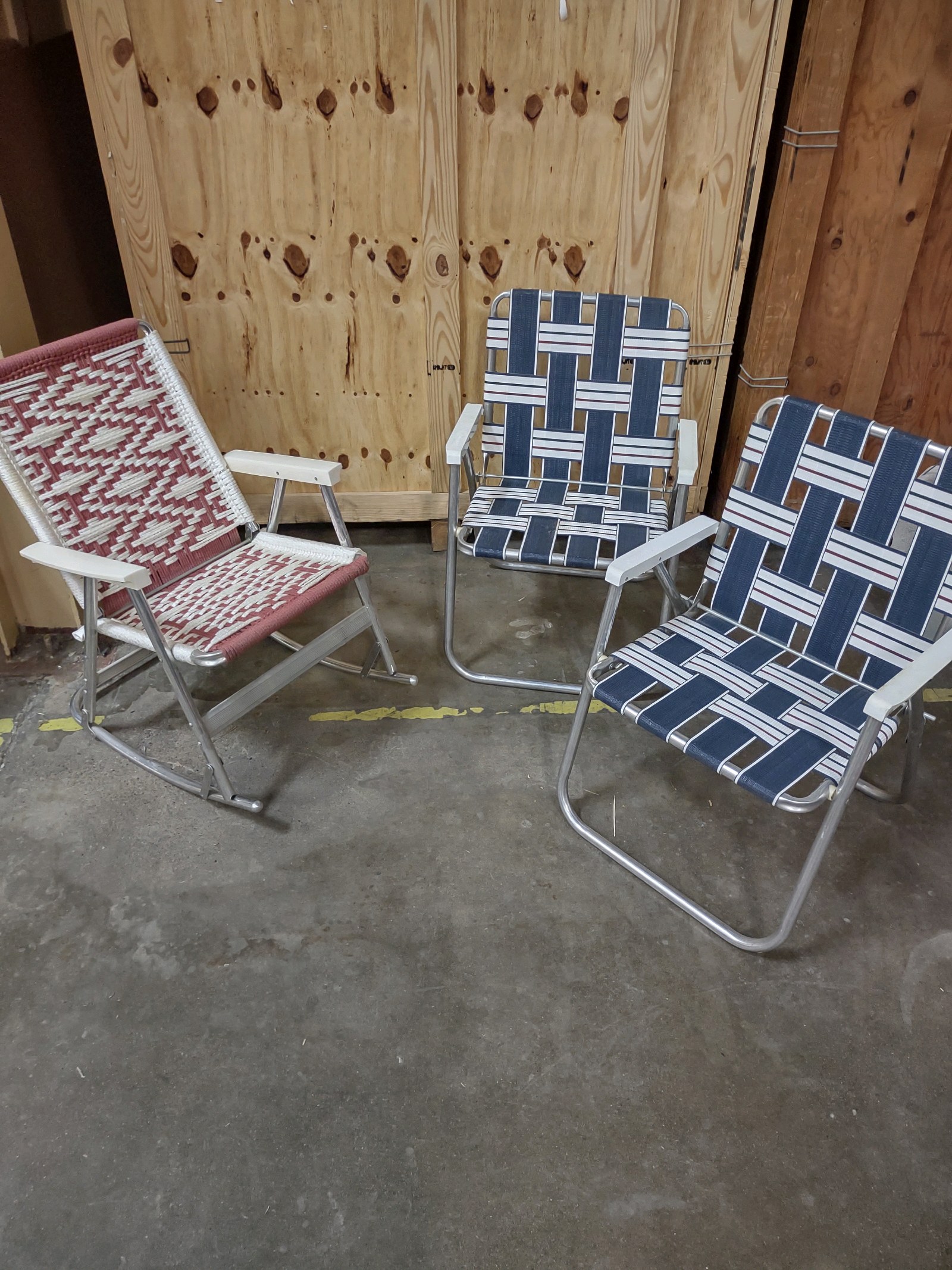 lot 185 image: 3 Camping Chairs