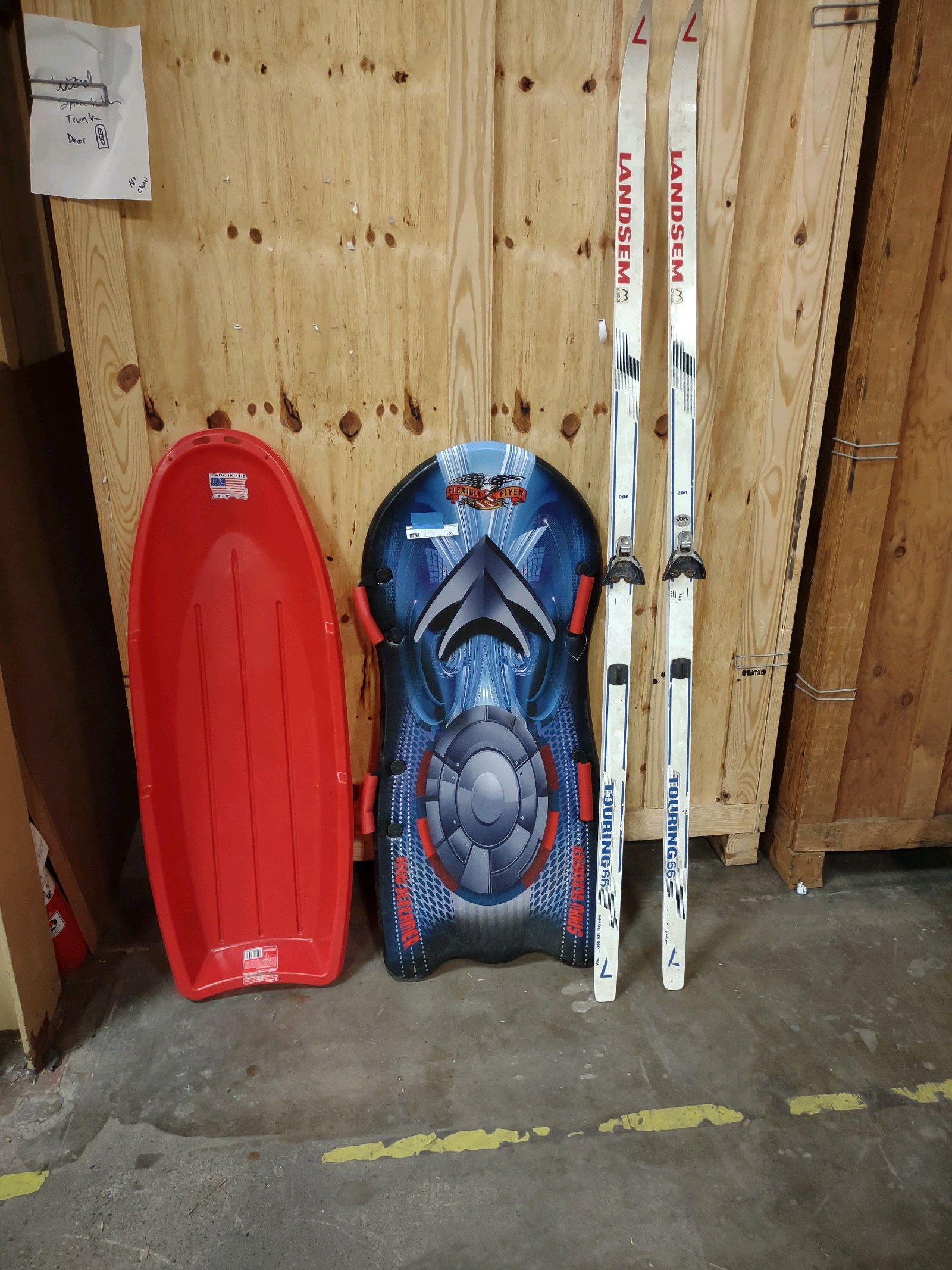 lot 186 image: Snow Items