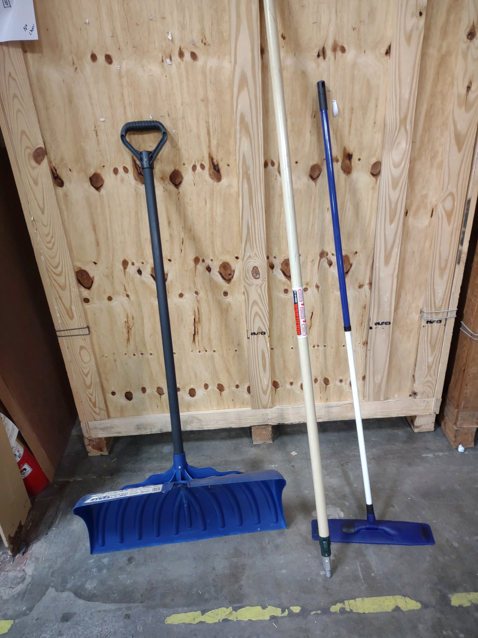 lot 188 image: Yard Tools