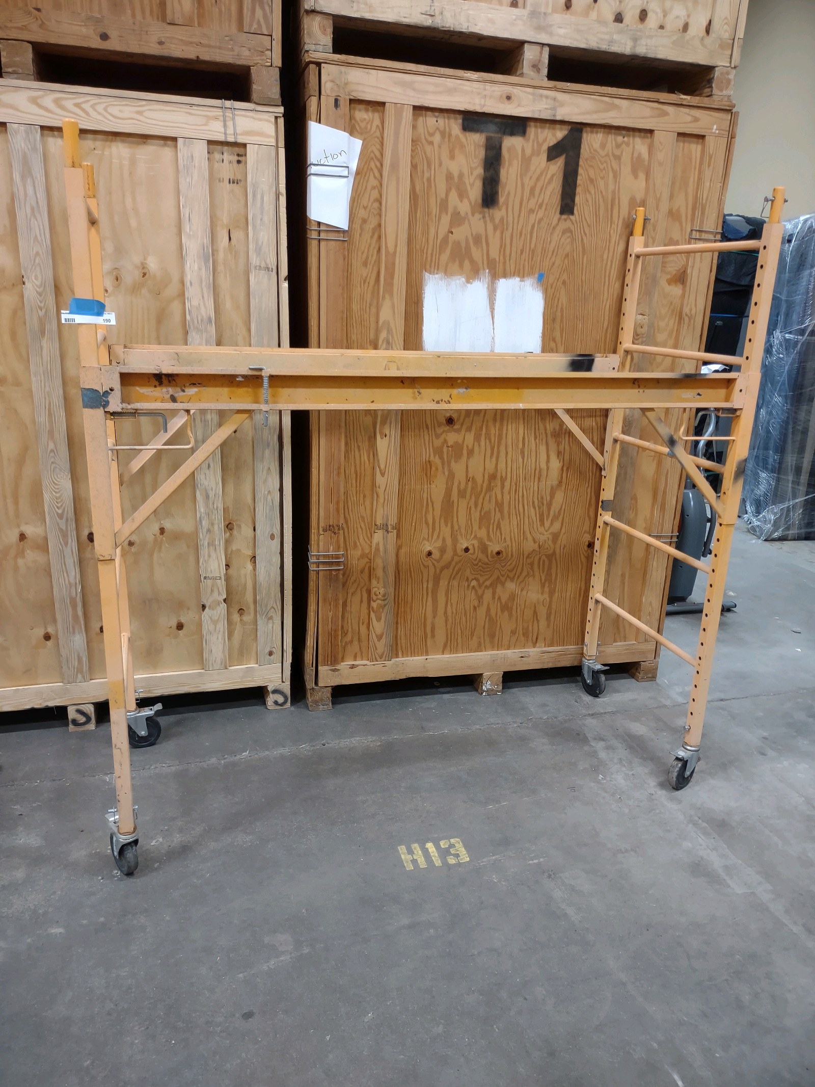 lot 190 image: Scaffolding