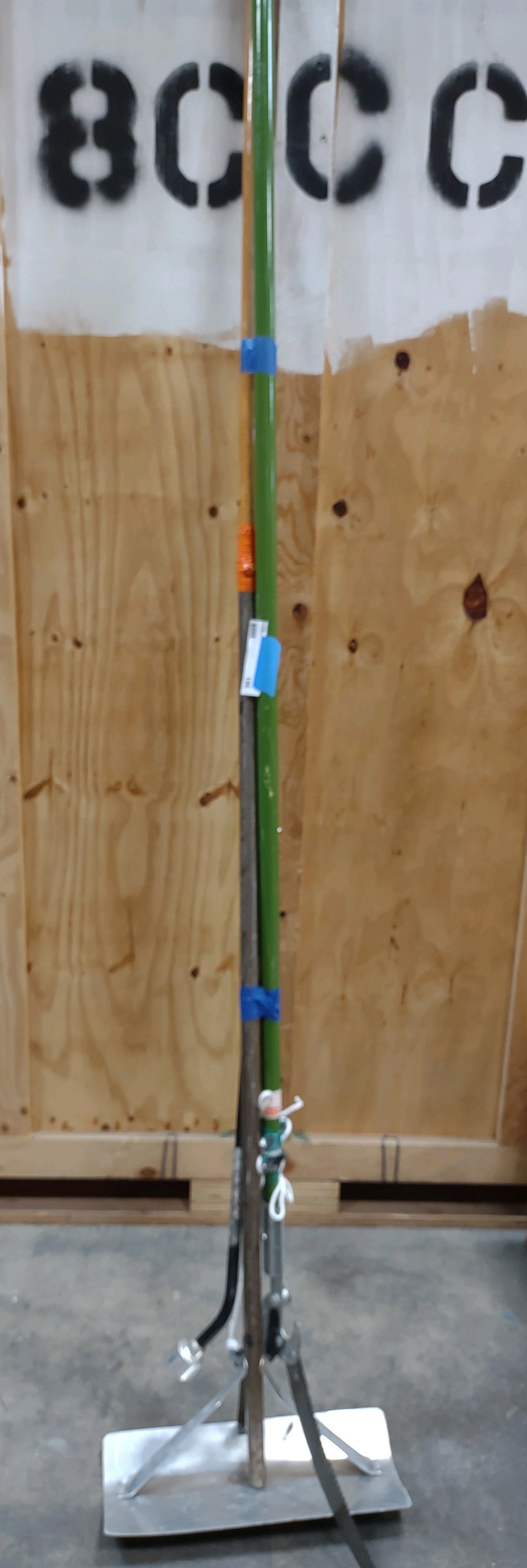 lot 196 image: Yard Tools