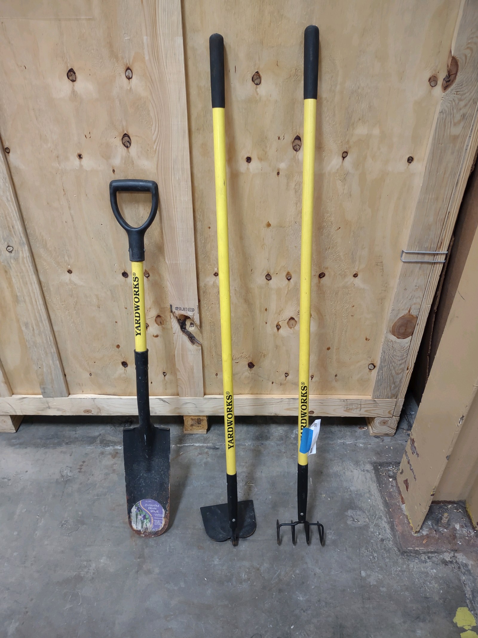 lot 20 image: Yard Works Garden Tools