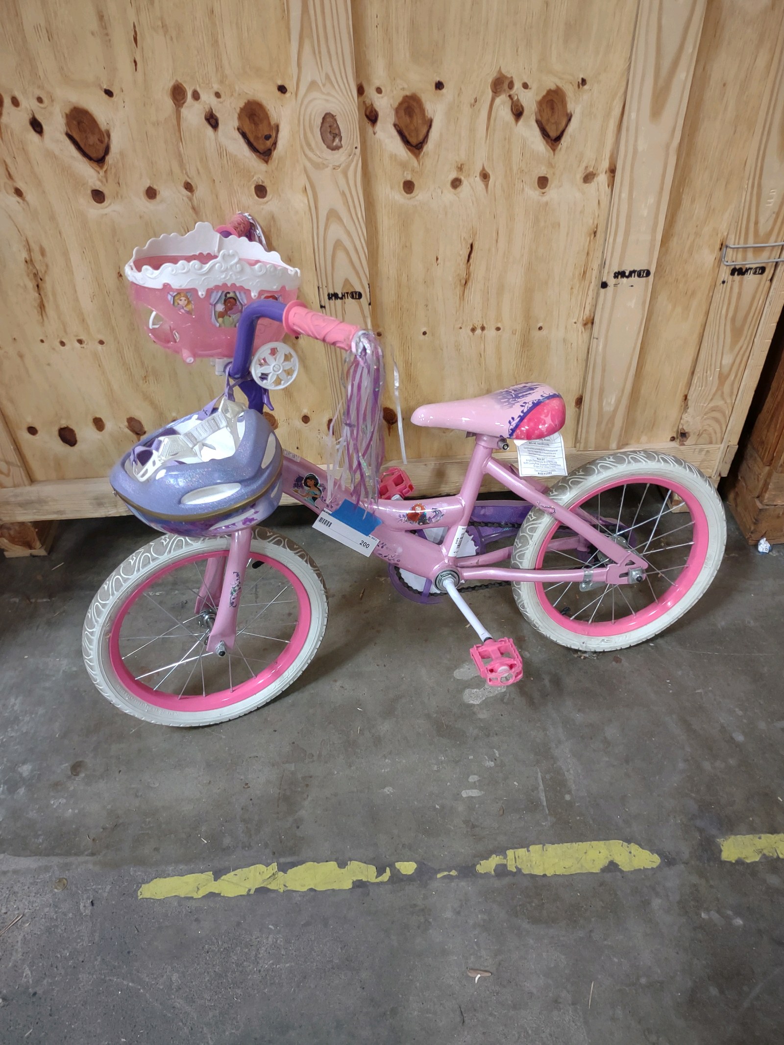 lot 200 image: Kids Bike