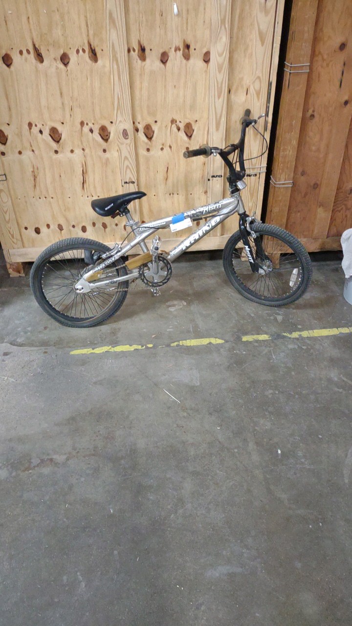 lot 201 image: BMX Bike