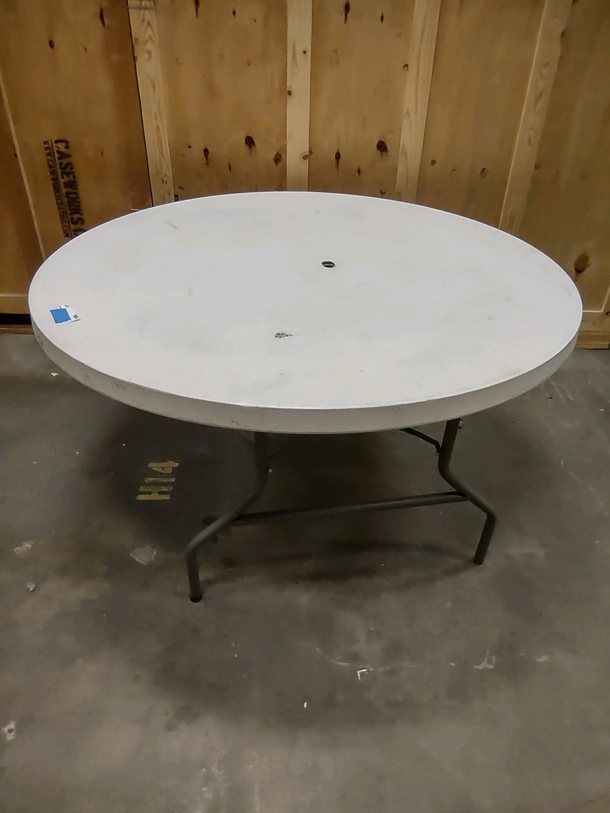lot 206 image: Round Folding Table