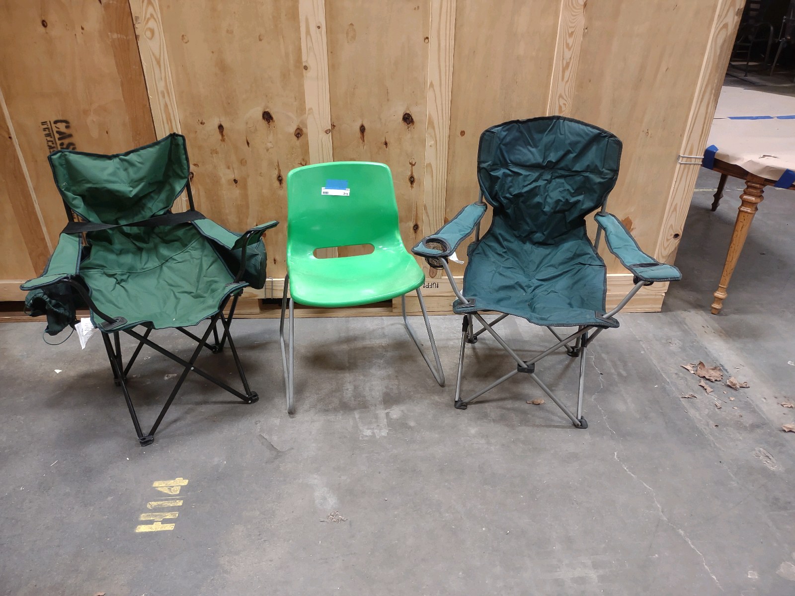 lot 215 image: Camping Chairs and Green Chair