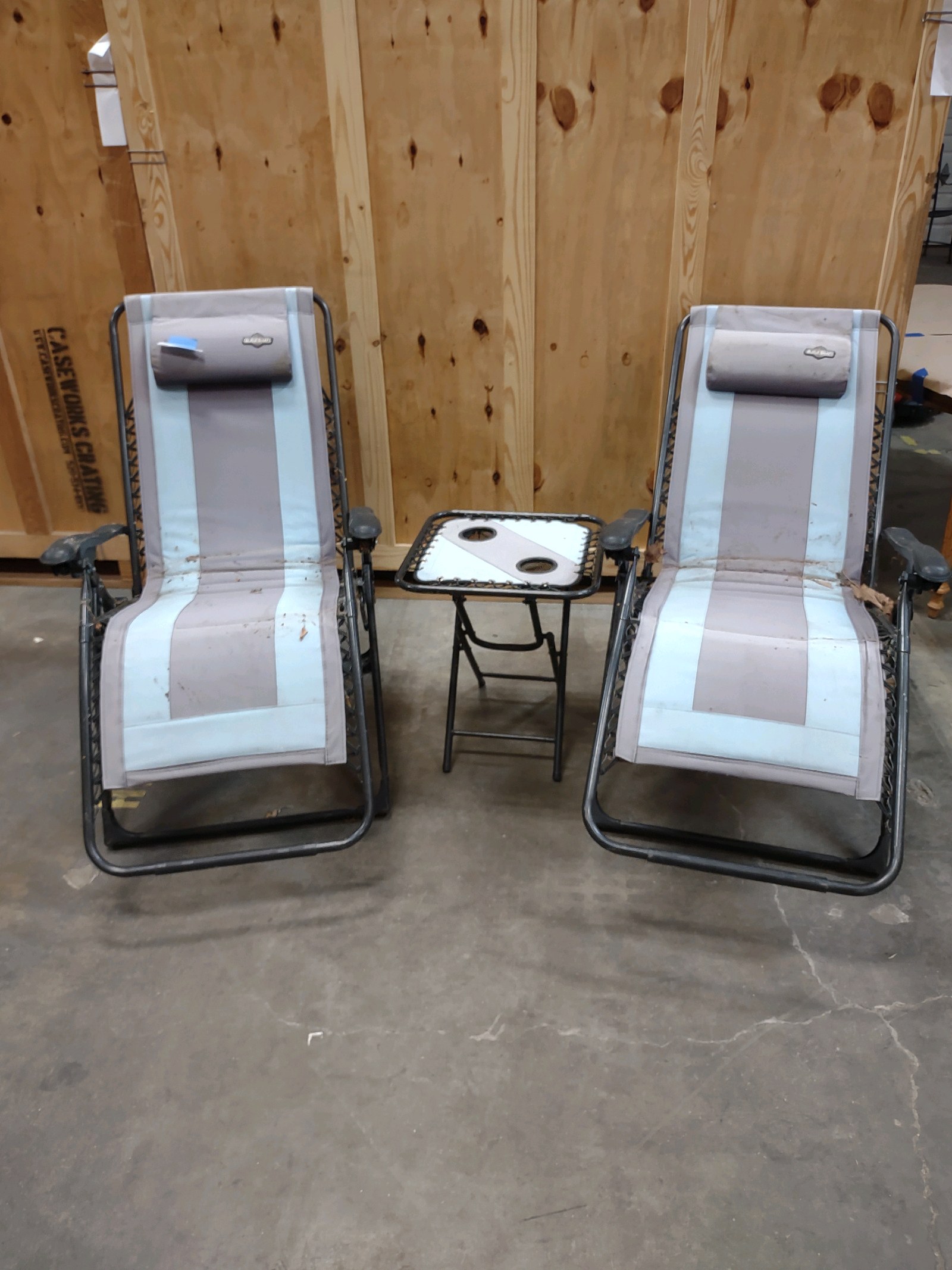 lot 216 image: Camping Chairs and Table