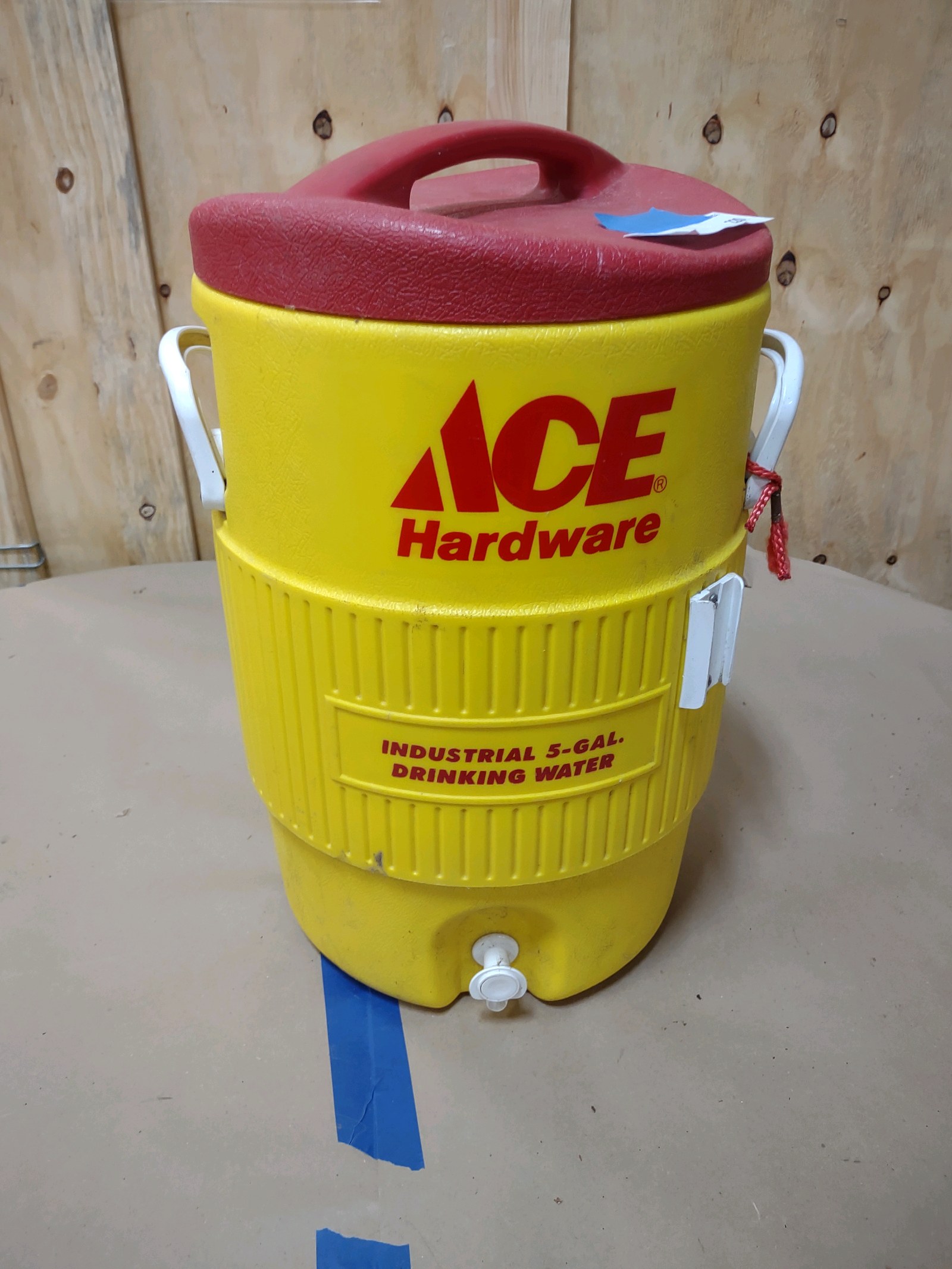 lot 220 image: 5 Gallon Cooler