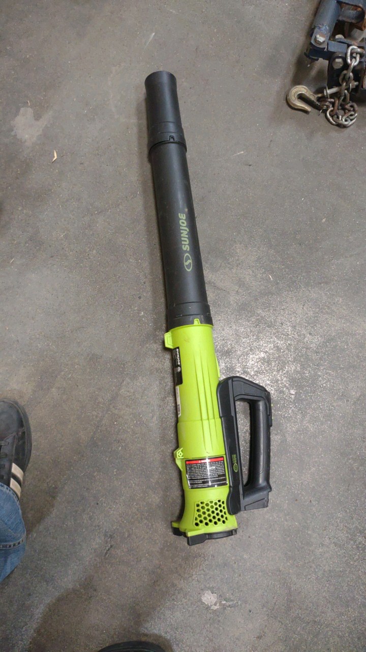 lot 59 image: sunjoe leaf blower