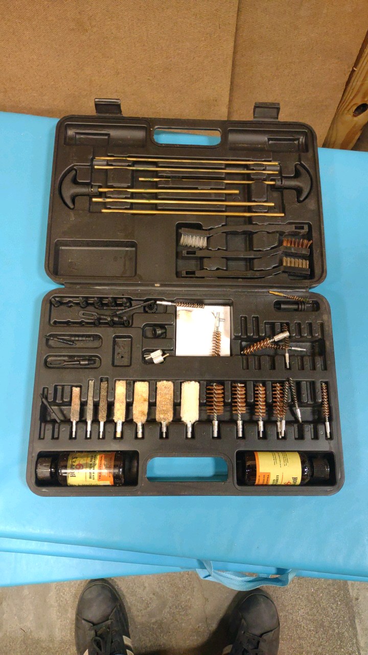 lot 76 image: gun cleaning kit