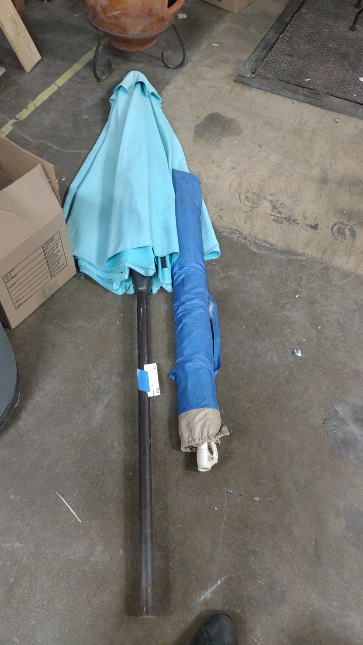 lot 82 image: 2 umbrellas