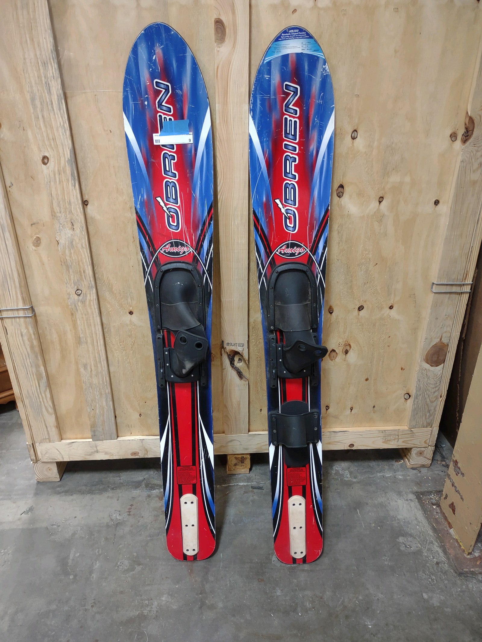 lot 9 image: Water Skis