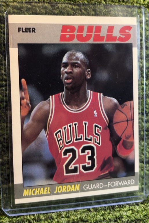 lot 103a image: 1987-88 Fleer Michael Jordan #59 Chicago Bulls Basketball NBA (small crease by jersey#)