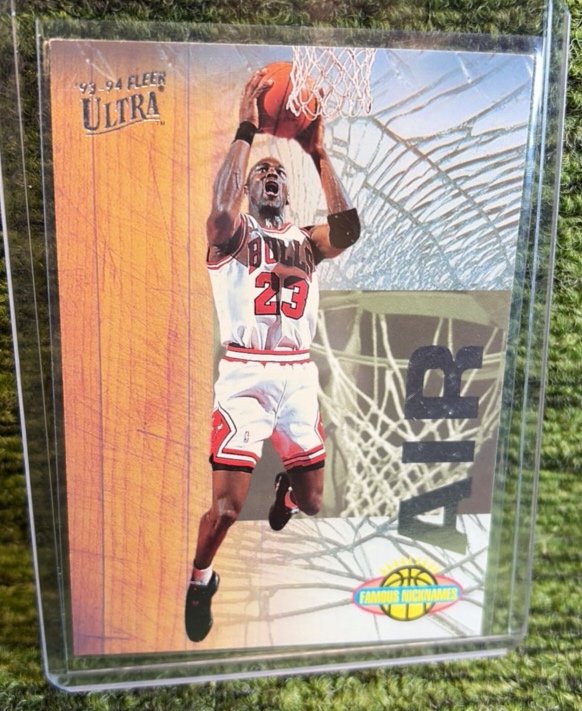 lot 128 image: 1993-94 Fleer Ultra - Famous Nicknames Michael Jordan #7 Chicago Bulls
