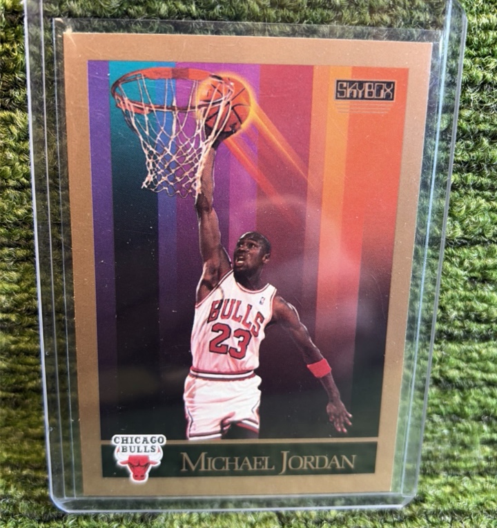 lot 139 image: 1990 SKYBOX MICHAEL JORDAN 41 BASKETBALL CHICAGO BULLS
