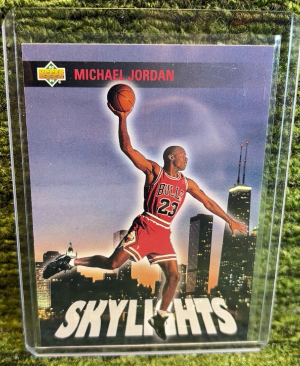 lot 30e image: 1993-94 Upper Deck - Skylights Michael Jordan #466 Chicago Bulls