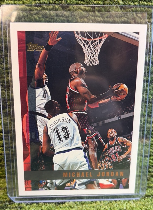 lot 36m image: 1997 Topps #123 Michael Jordan Chicago Bulls