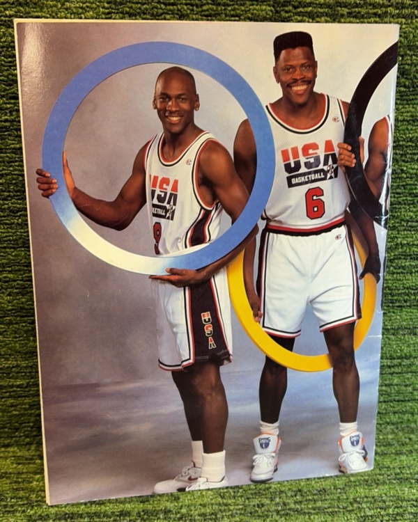 lot 39 image: Beckett Basketball Card Monthly July 1992 Issue #24 Dream Team Olympic Team