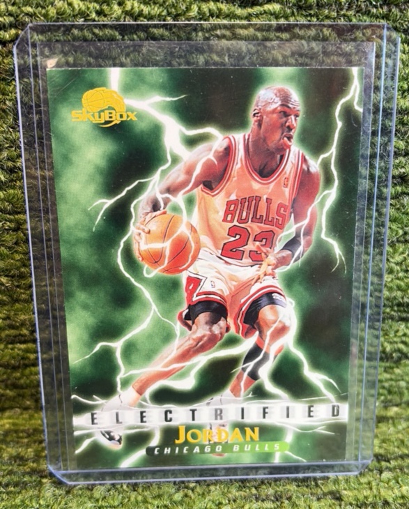 lot 4 image: Michael Jordan  1995 skybox premium ELECTRIFIED #278 Chicago Bulls COOL Insert