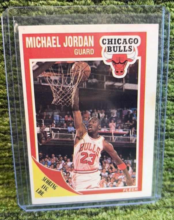 lot 48 image: 1989-90 Fleer - Michael Jordan #21 Chicago Bulls