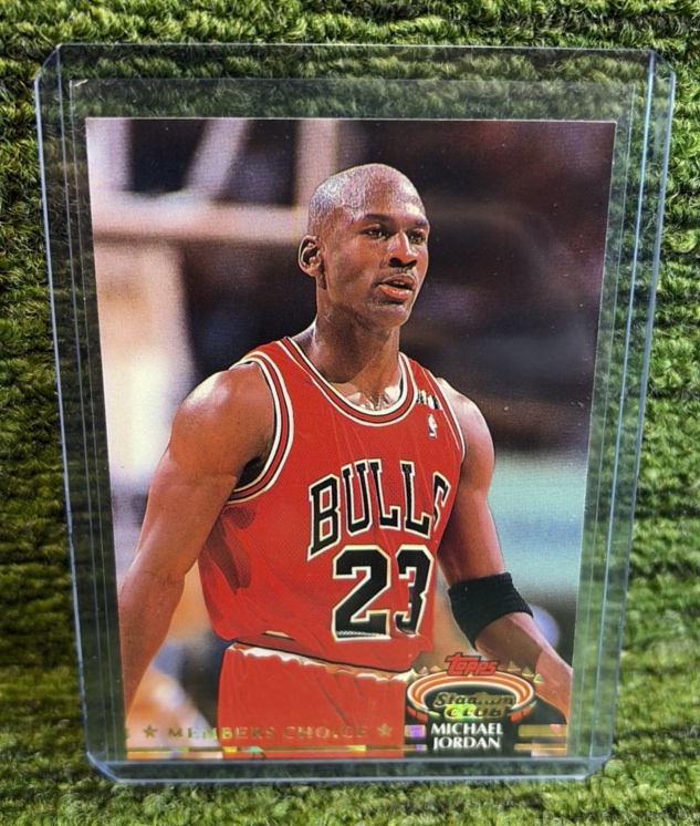 lot 6 image: 1992-93 Topps Stadium Club - Members Choice #210 Michael Jordan