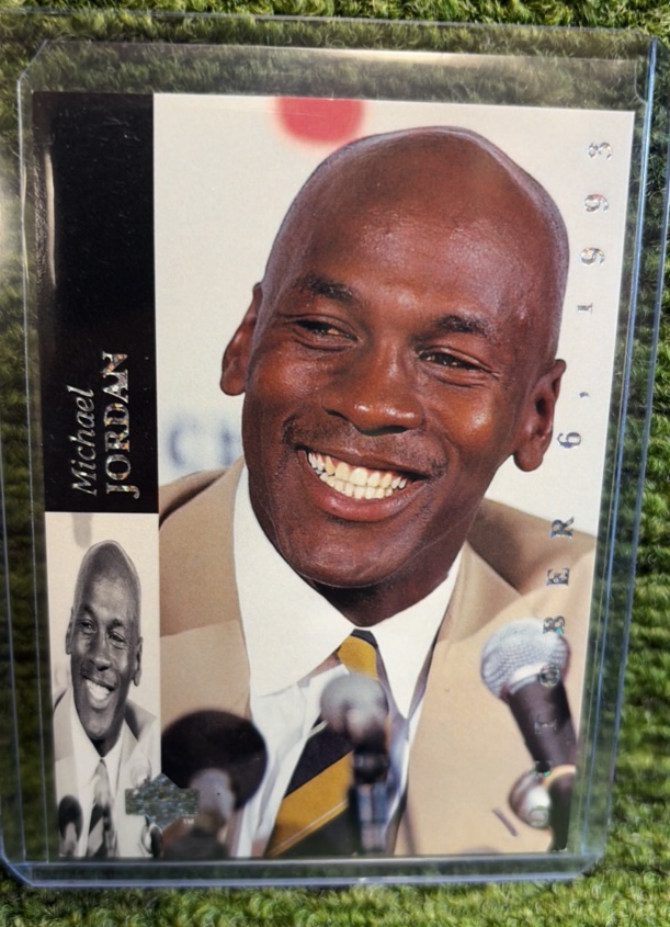 lot 67q image: 1993-94 Upper Deck Special Edition - Michael Jordan Retirement Michael Jordan