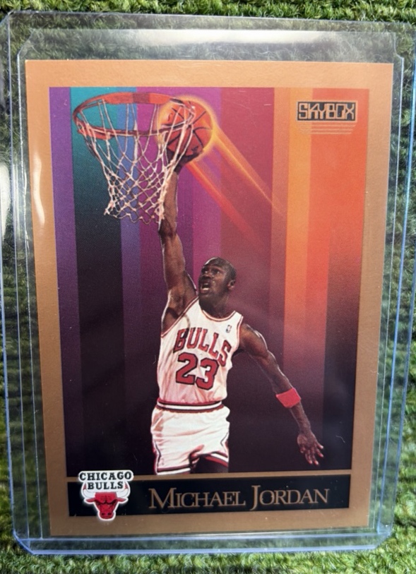 lot 67r image: 1990 SKYBOX MICHAEL JORDAN #41 BASKETBALL CHICAGO BULLS