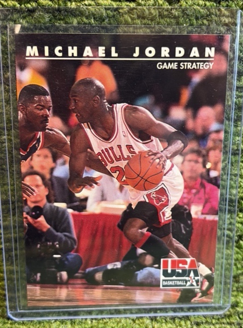 lot 80e image: 1992-93 Michael Jordan #39 SkyBox USA Basketball Card Game Strategy Bulls